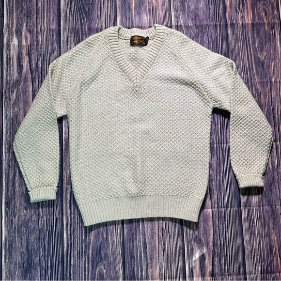 Women’s Vintage Sundowner by Erika Strasberg Honeycomb V-Neck Sweater - Picture 6 of 9